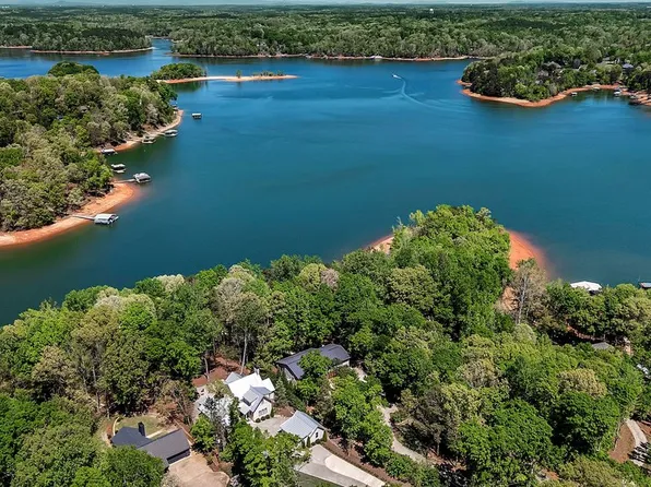 400 Paradise Cir, Townville, SC 29689