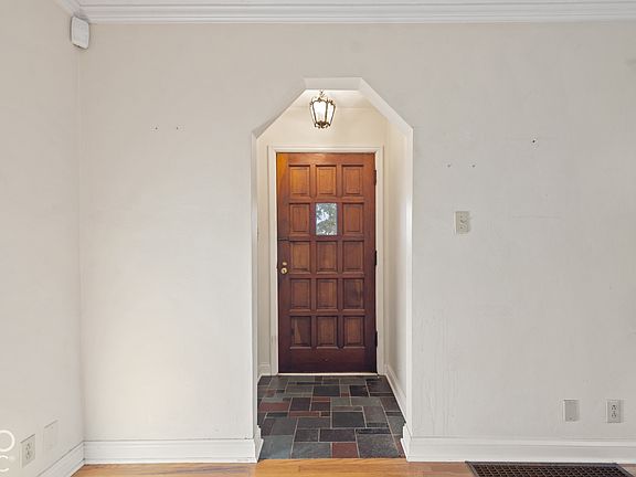 3rd image of 9017 Hibben Ave