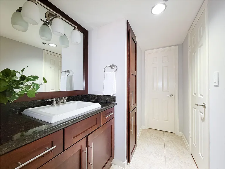3525 Sage Rd #303 — Photo 32