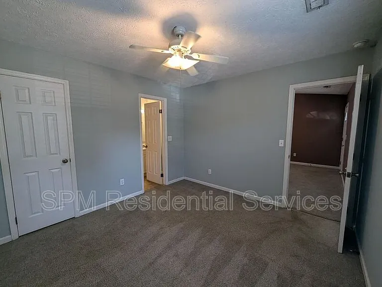 705 Varsity Dr — Photo 8