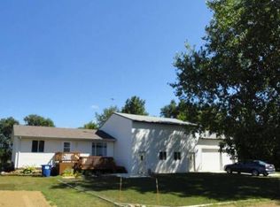 401 Twin Oaks Ln, Brookings, SD 57006