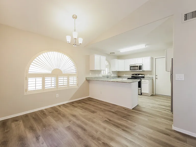 7549 W Kerry Ln — Photo 7