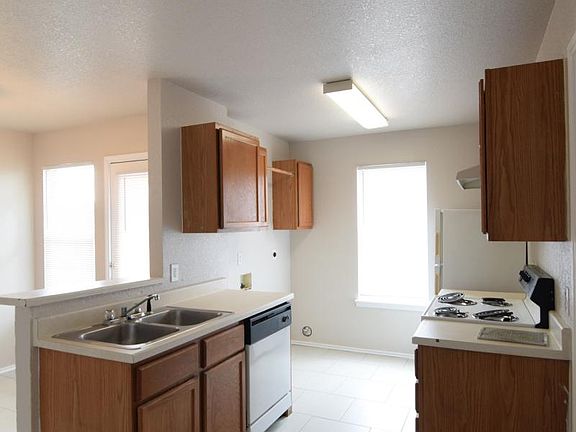 5th image of 5808 Greengate Dr APT B