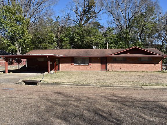 2nd image of 1826 Macarthur Dr
