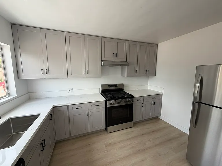 Kitchen full view