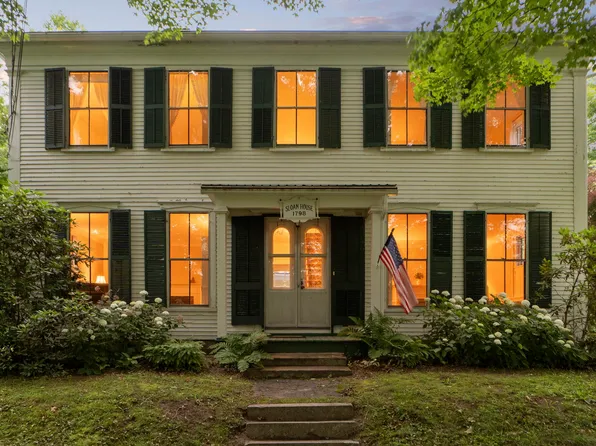 52 School St, Haverhill, NH 03765