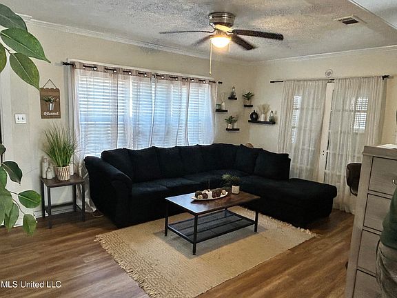 5th image of 315 E Ridgeway St