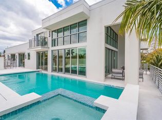 325 Banyan Blvd, Naples, FL 34102