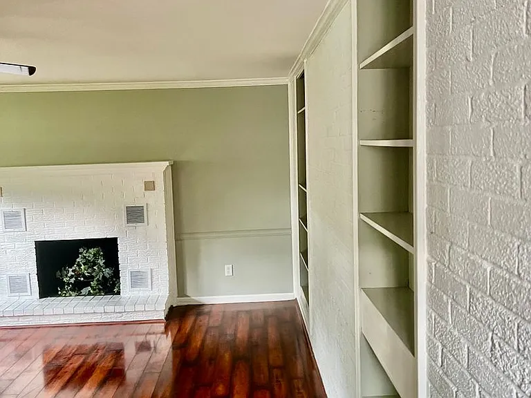 1033 E Kingsbury St — Photo 14