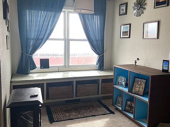 Nook off Living room to S