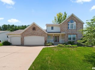 1421 W 60th St, Davenport, IA 52806