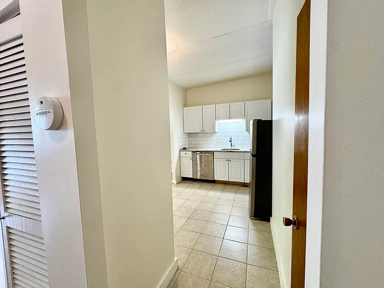 80 N Warren St #20 — Photo 13