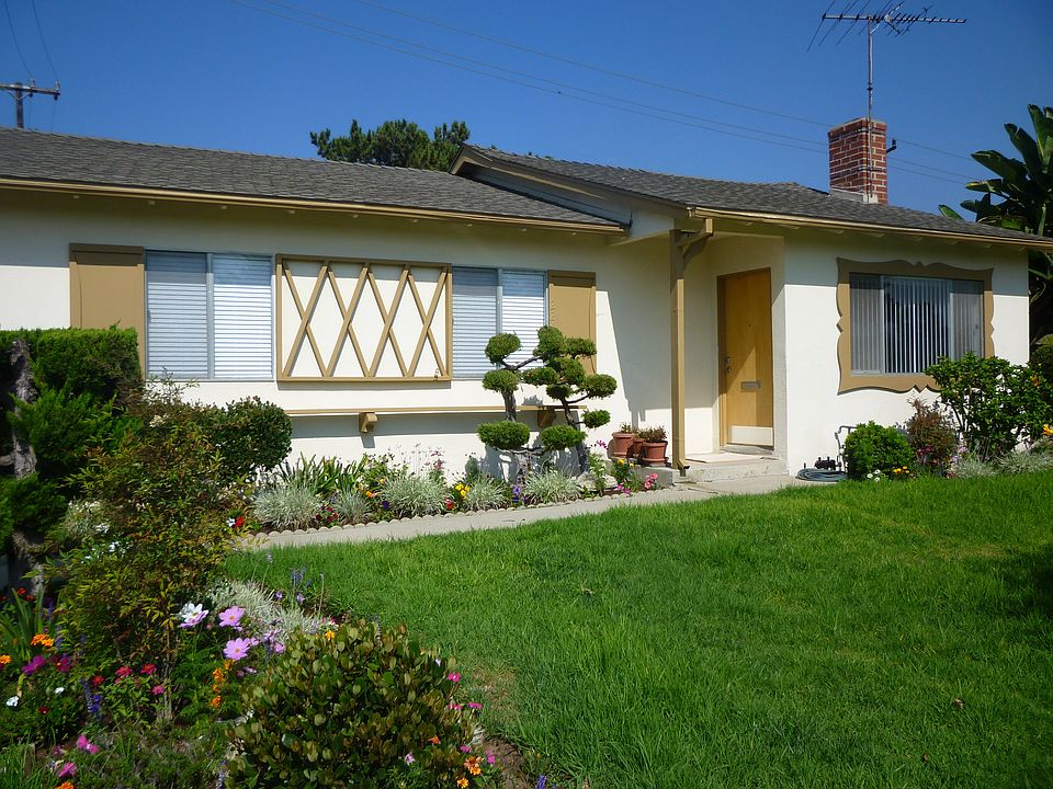 1st image of 22645 Iris Ave