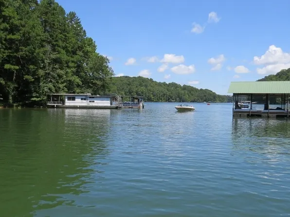 237 Waters Edge Ct, Martin, GA 30557