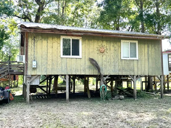 418 Mayhall Dr, Lucedale, MS 39452
