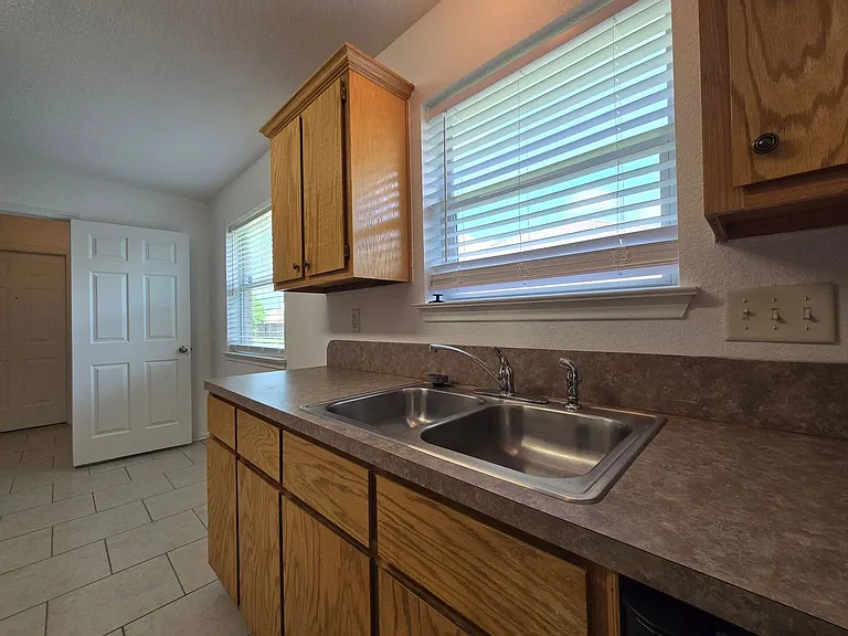 3906 Kevin Shaw Dr — Photo 5
