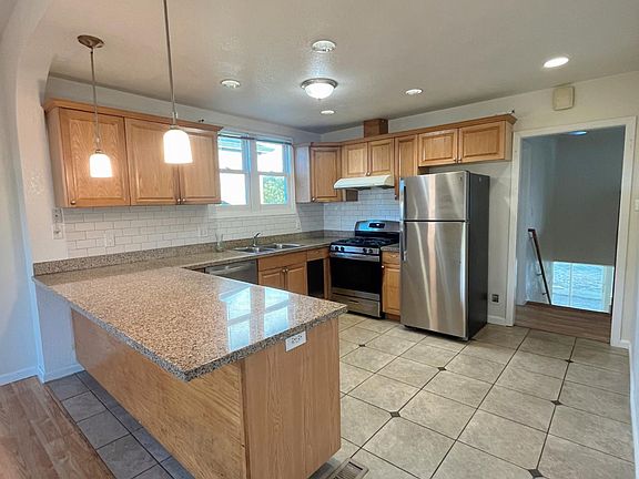 4th image of 617 4th Ave
