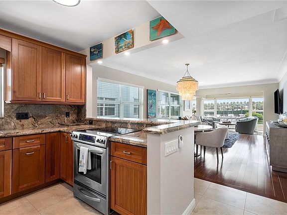 5th image of 2758 NE 30th Avenue #4C