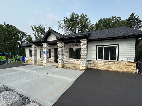 3rd image of 65 Dunlap Cir