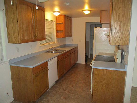 3rd image of 5704 Hinckley Ct