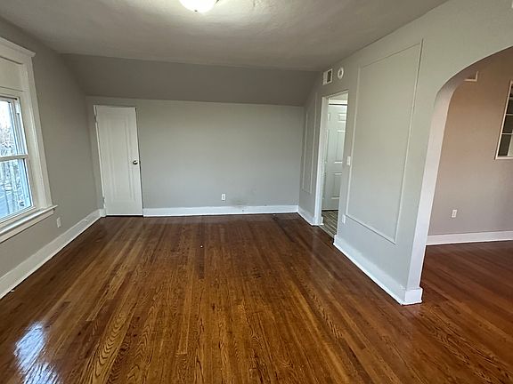 3rd image of 1260 Whalley Ave #3W
