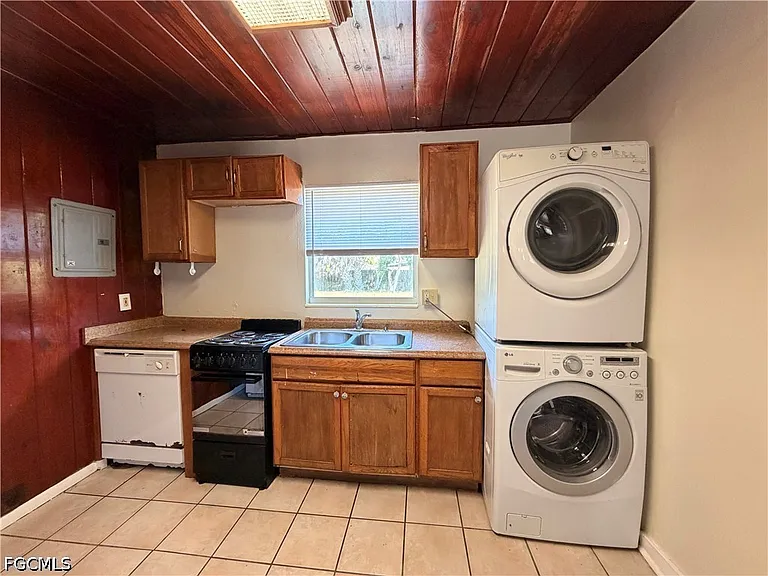 1935 Ricardo Ave — Photo 7