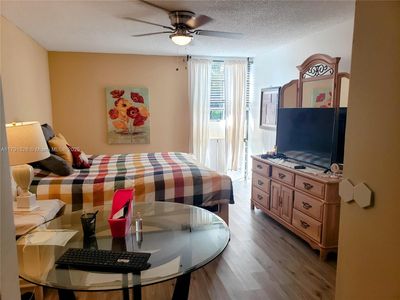 3101 N Country Club Dr APT 101, Aventura, FL, 33180