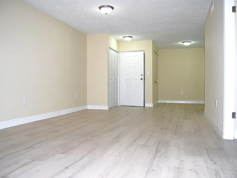 2820 N Oakland Forest Dr #109 — Photo 5
