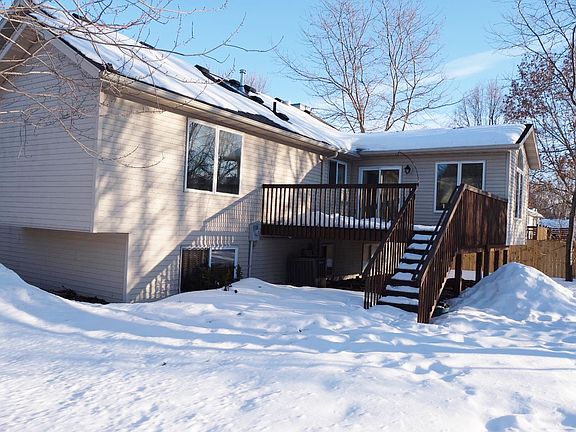 3rd image of 424 Pebble Beach Dr NE