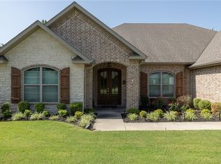 2661 W Vanike Dr, Fayetteville, AR 72704