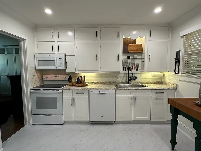 2200 Laburnum Ave — Photo 12