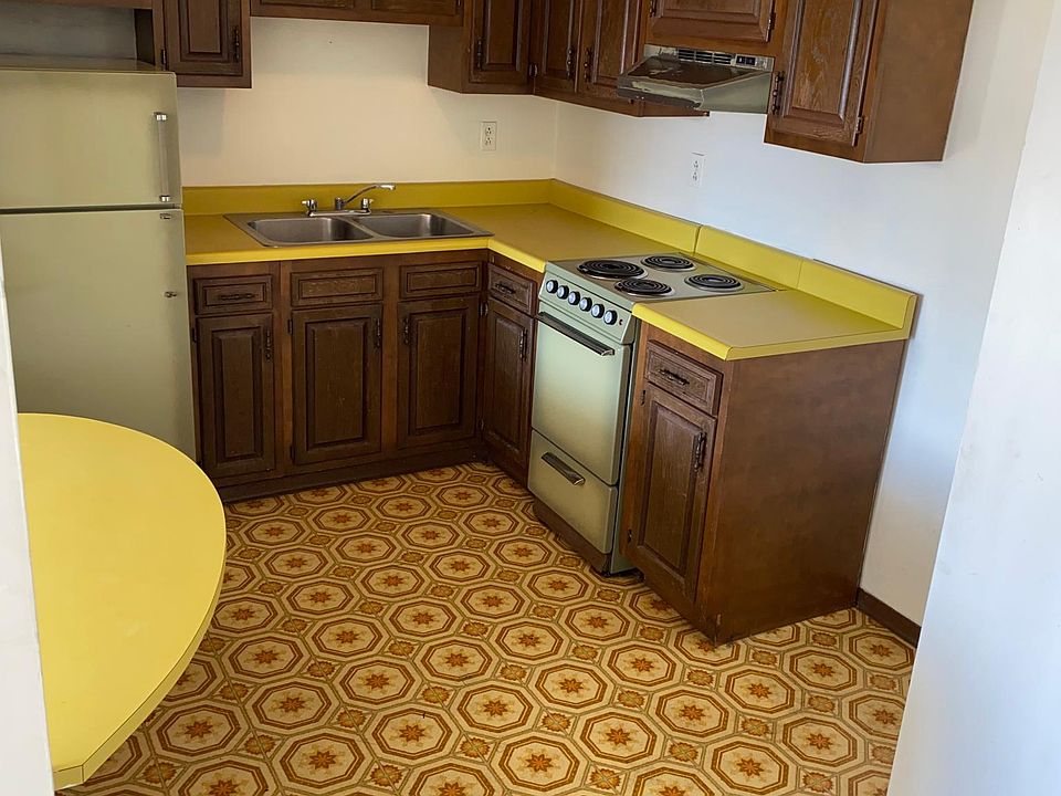 412 5th Ave ; 3A ; Kitchen with built-in island