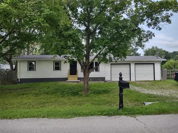 214 Pauline Dr, Saint Charles, MO 63301