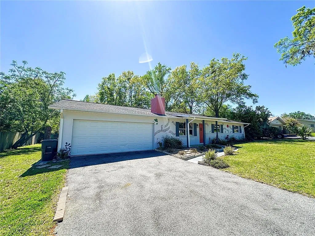 4 bed, 3.0 bath, 1834 sqft, $2,100 — Photo 2