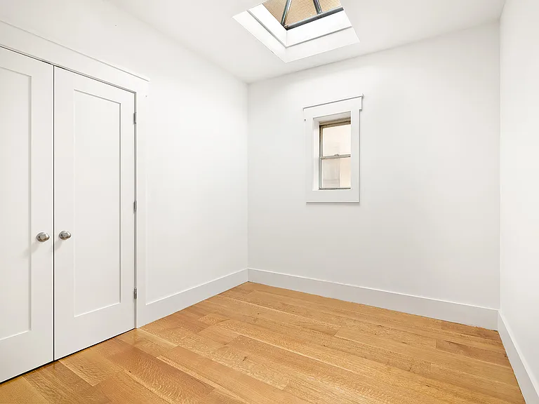 896 Park Pl #3 — Photo 6