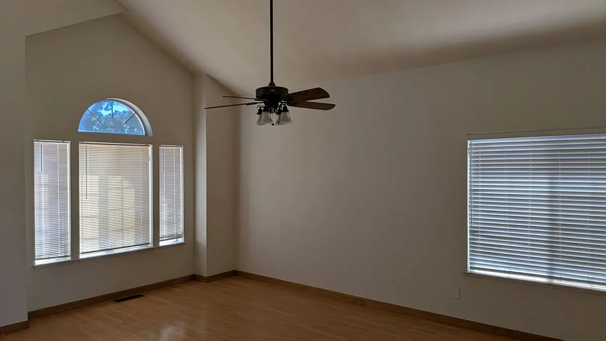 3 bed, 2.5 bath, 1446 sqft, $2,900 — Photo 3