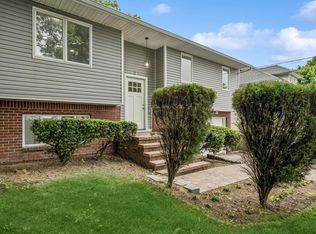 23 Tower St, Huntington Station, NY 11746