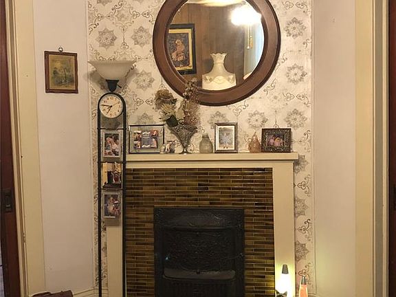 4th image of 215 E Olive St