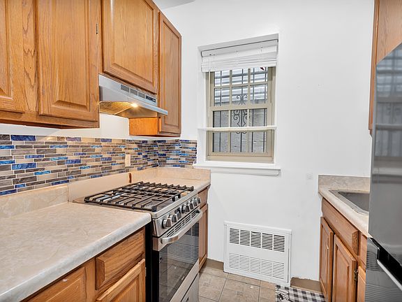 5th image of 325 W 43rd St #5C
