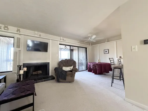 9414 S Lake Ridge Dr, Bloomington, IN 47401