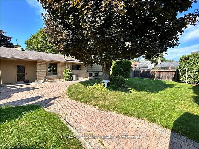 32 Mississauga Rd #LOWER — Photo 16