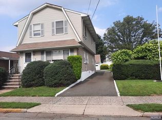 322 7th St, Saddle Brook, NJ 07663