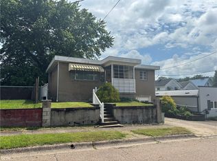 202 Hoeveler St, Springdale, PA 15144