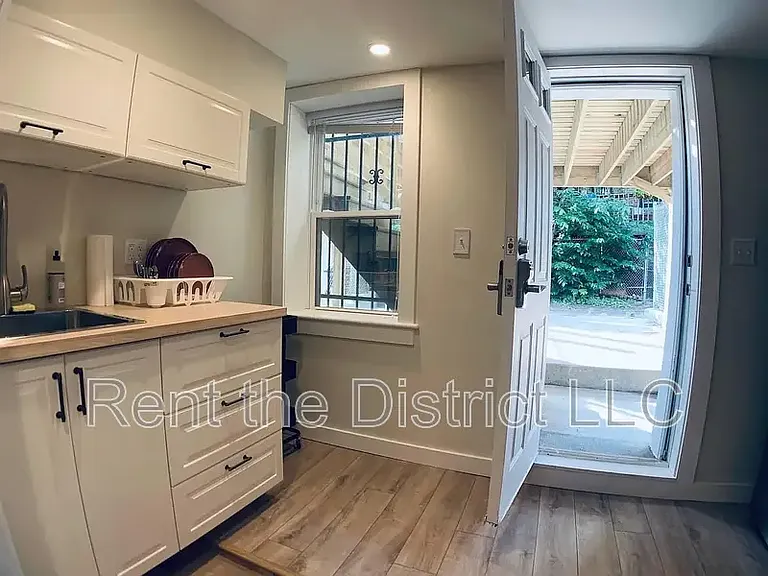 37 Rhode Island Ave NW — Photo 40