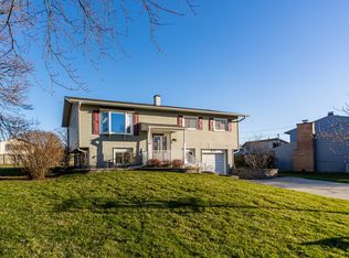 2S633 Briarcliff Ct, Lombard, IL 60148