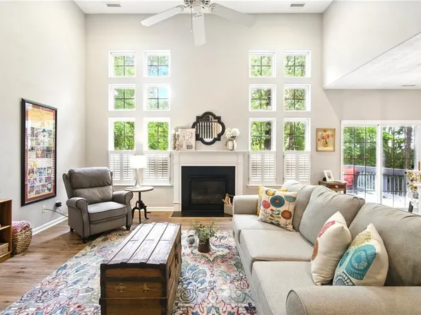 913 Overlook Ter, Carrollton, VA 23314