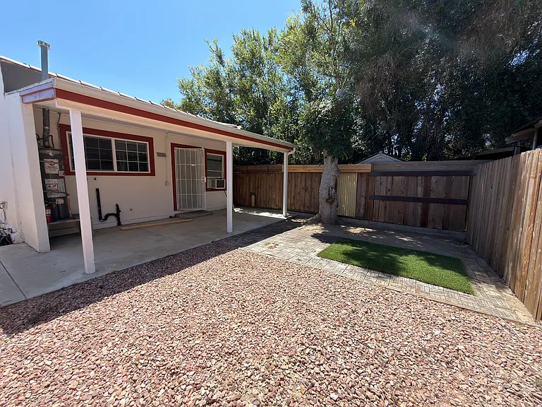 418 E La Veta Ave — Photo 15