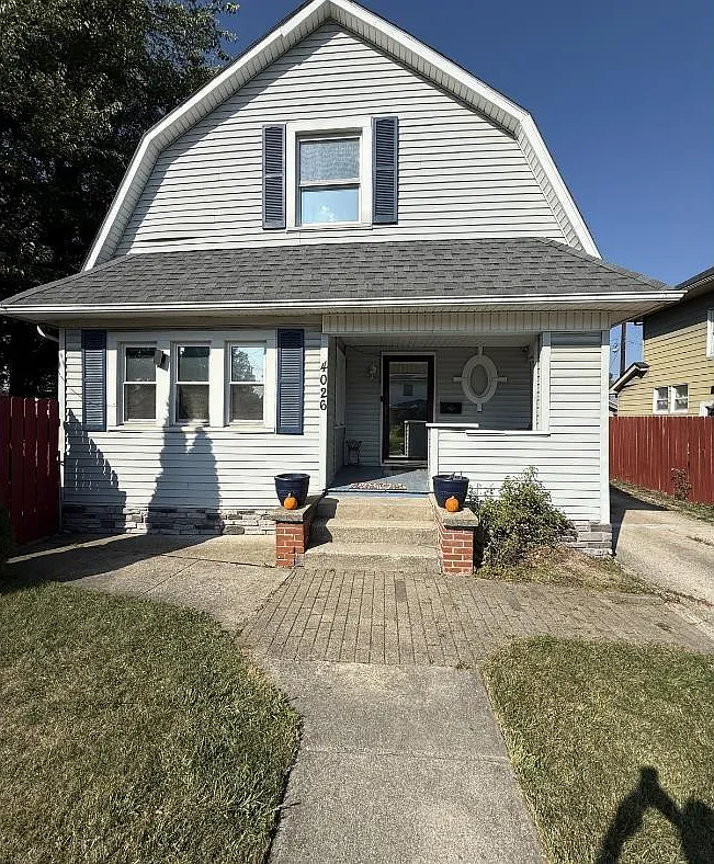 4 bed, 2.0 bath, 2272 sqft, $1,800 — Photo 1
