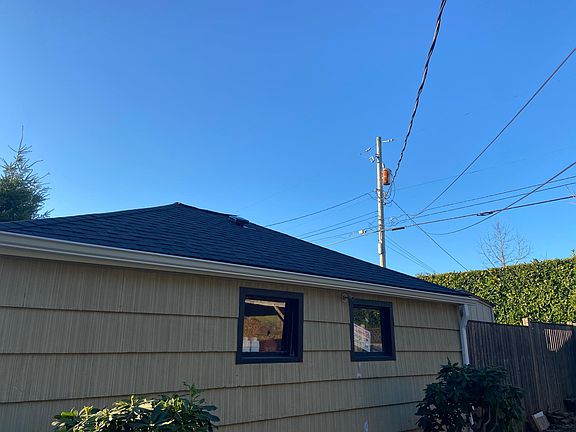 Detached garage- includes access from alley and backyard