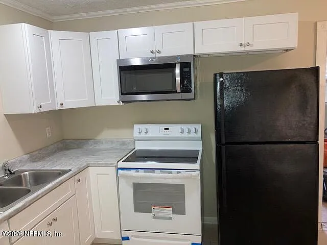 3 bed, 2.0 bath, 1100 sqft, $1,250 — Photo 2